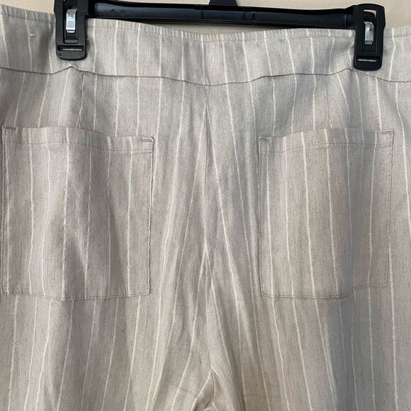 Chico’s Woman’s Relaxed Tan Striped Pants - Picture 4 of 4